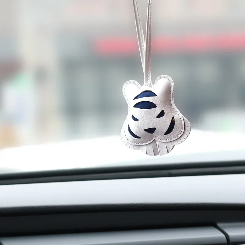 

Suitable for Herm è s bag tiger head pendant, leather bag pendant, handmade tassel rearview mirror, car pendant