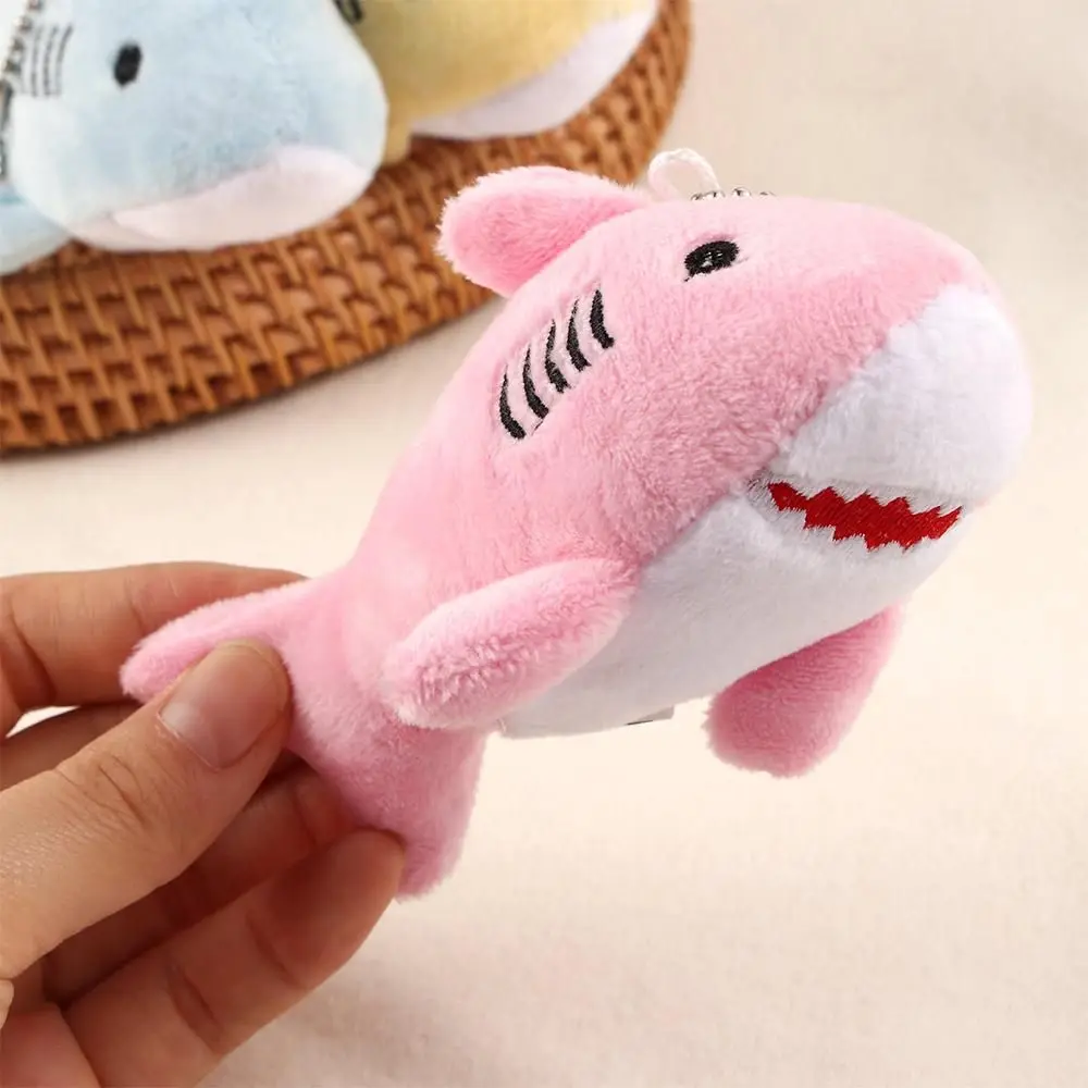 LLavero de felpa de tiburón de simulación de dibujos animados para niños, juguetes de animales de peluche pequeños y suaves, mochila de muñeca,