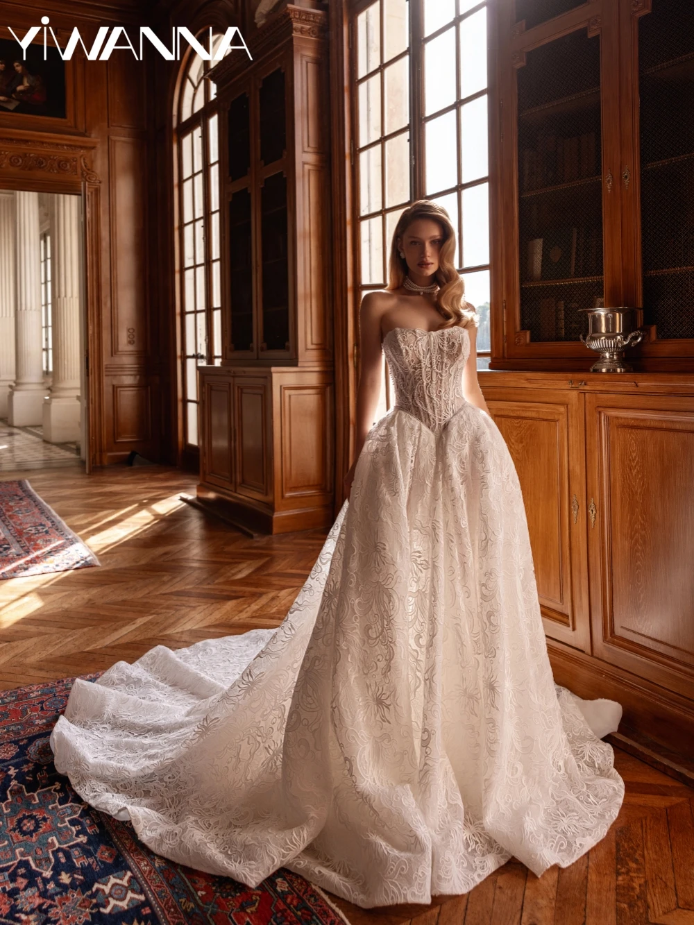 

Dazzling Pearls Lace Appliques Wedding Dress Elegant Strapless A-line Long Bridal Gown Customized Sleeveless Dresses For Bride