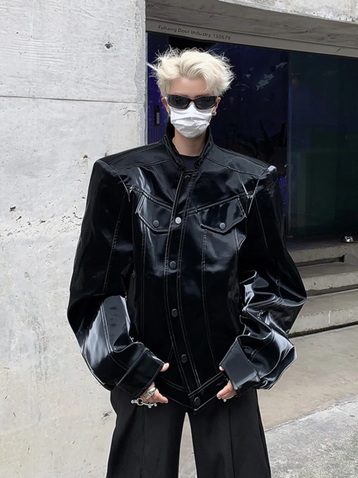 

Молодежный кожаный костюм-двойка из жидкого кожи, осенний, с открытыми плечами, мужская модная верхняя одежда, ветрозащитный, на одной пуговице