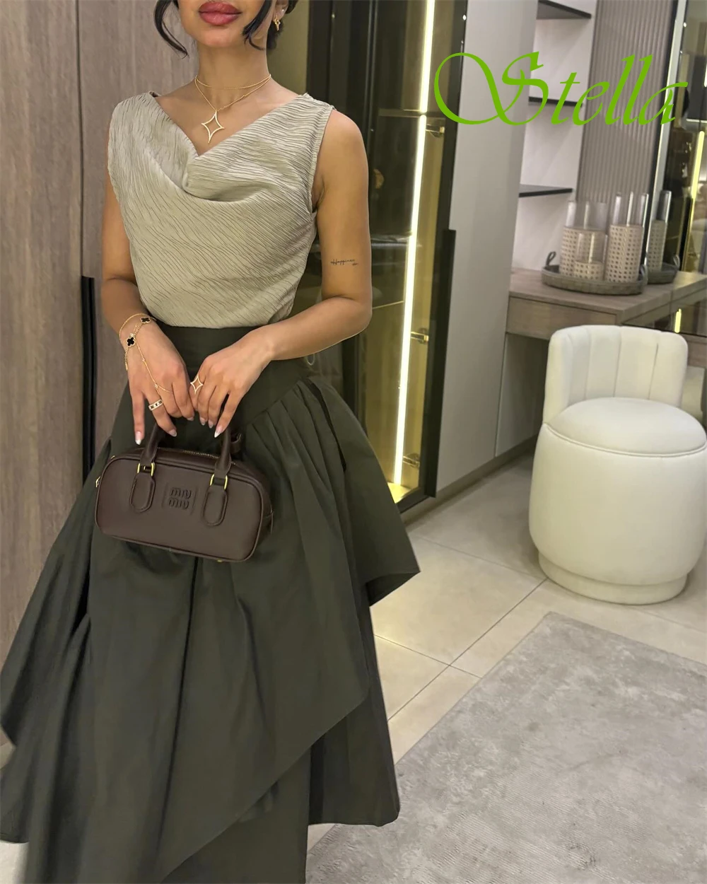 カスタマイズされたエレガントなノースリーブサテンイブニングドレスクラシックティアードプロムドレスファッションOネック特別な日のドレス