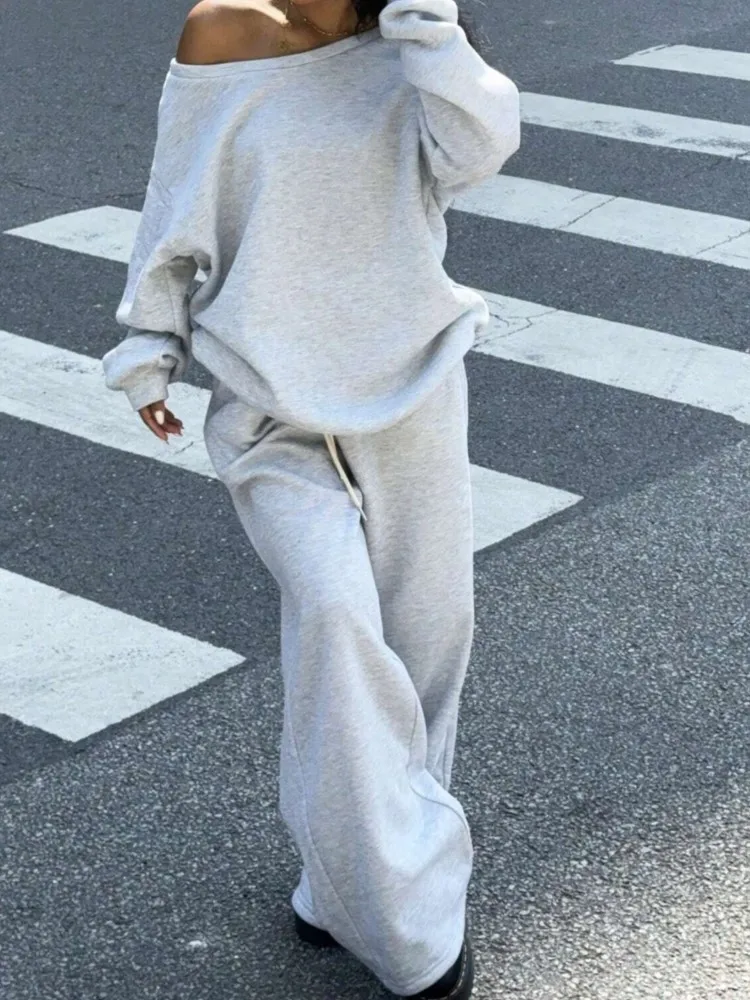 ชุดกางเกงสีพื้นสำหรับผู้หญิง ฤดูใบไม้ร่วงและฤดูหนาว สไตล์ลำลองแบบสปอร์ต เสื้อคอกลมทรงหลวม กางเกงขายาวทรงกว้าง ชุดสองชิ้น