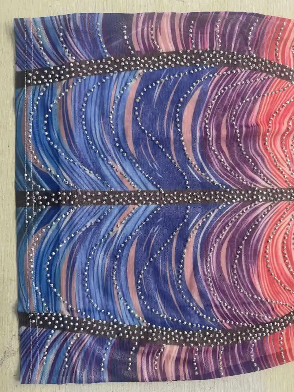 D8694 verão novo vestido sexy feminino estilo europeu e americano com alça fina, impressão de posicionamento, strass, camada dupla min