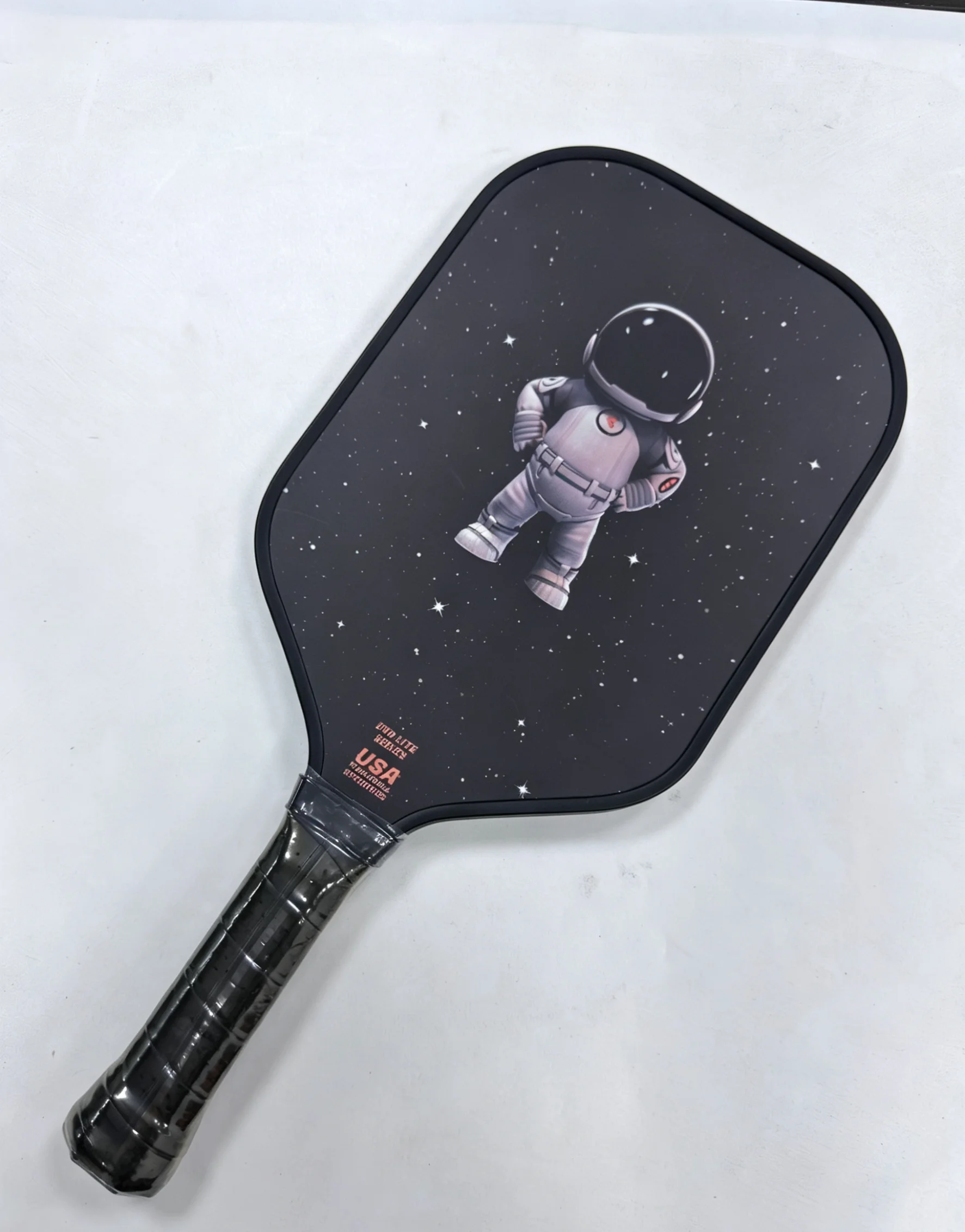 Space Astronaut Pattern Fiberglass Pickleball Paddle Polypropylene Honeycomb Core Light Pickle Ball Paddle for Men Women Youth T