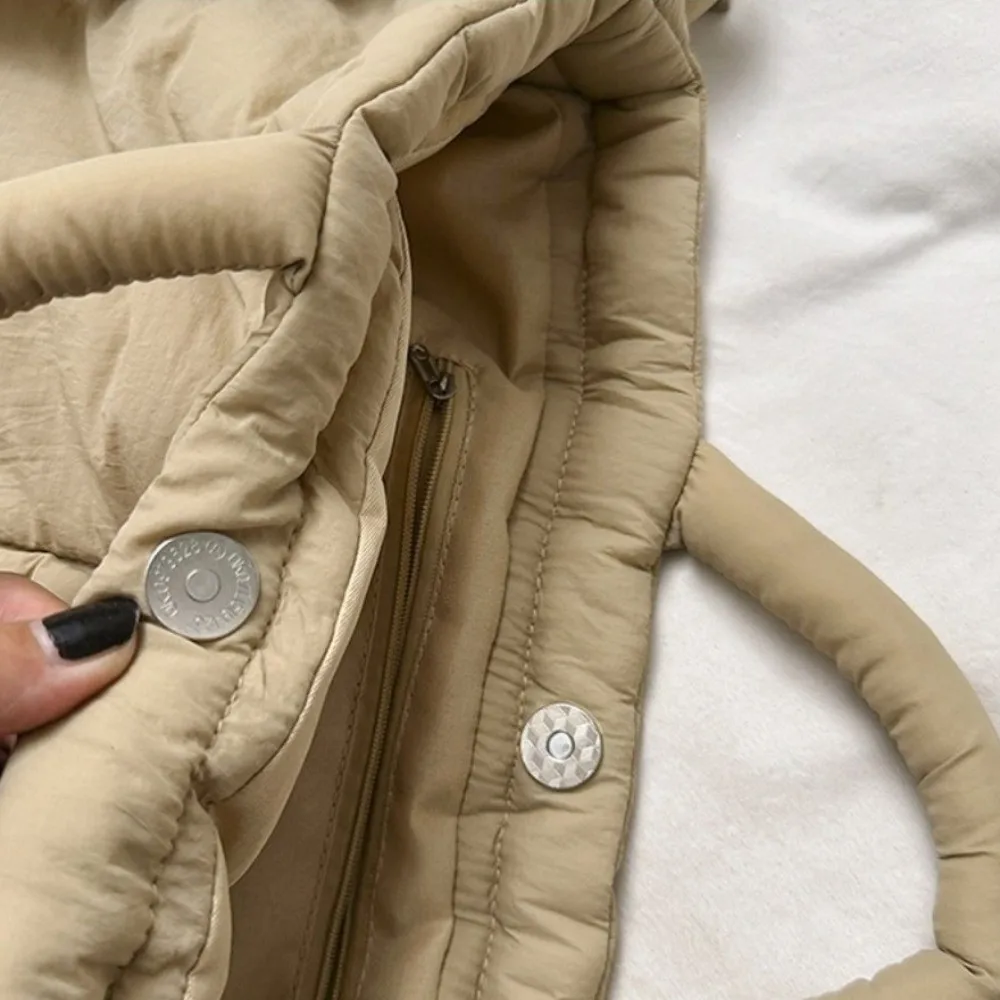 

Large Capacity Nylon Drawstring Backpack Padded Nylon Lightweight Puffer Tote Bag Nylon Down Cotton Knotted Strap