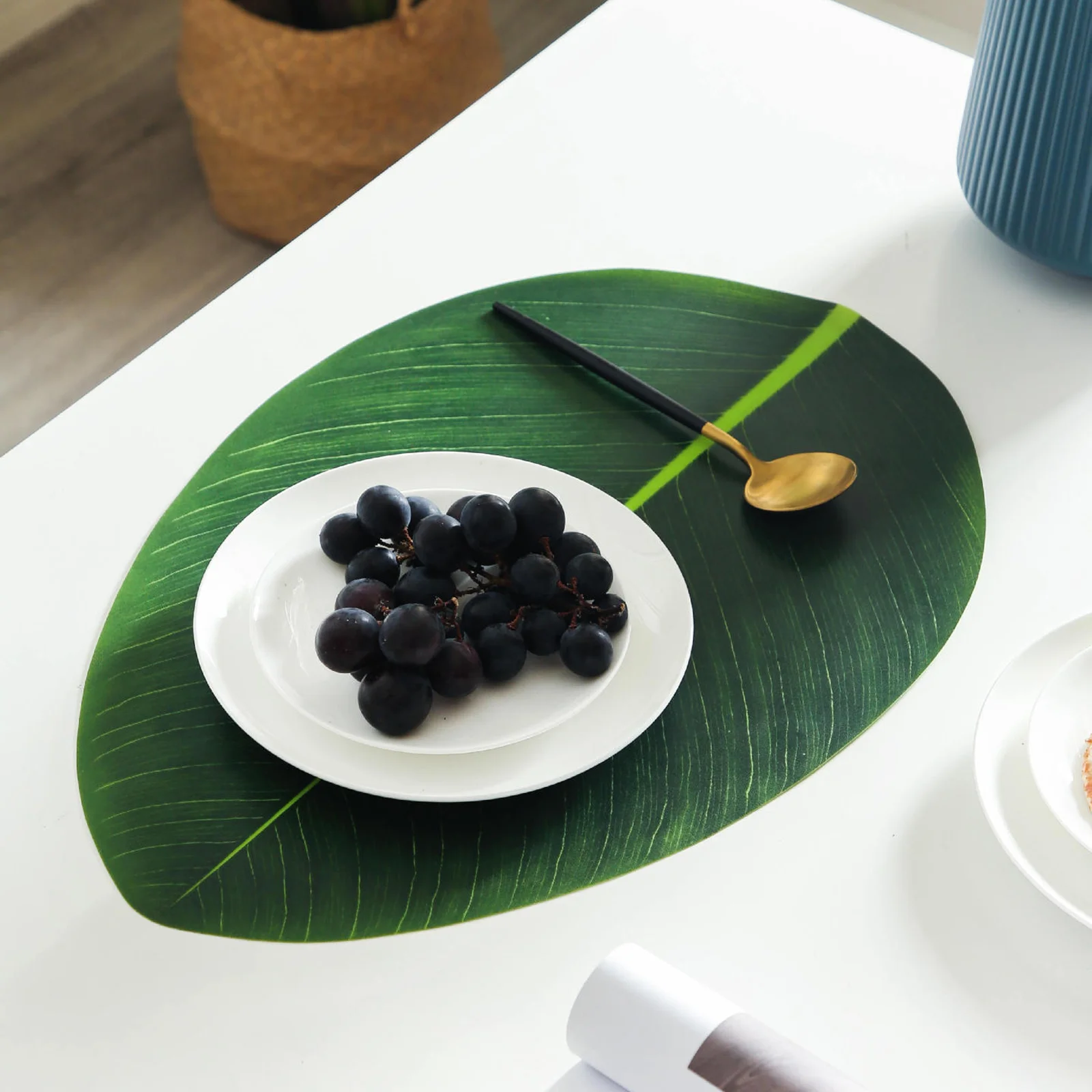 

2Pcs Simulated Leaf Placemat Chic Decorative Table Mat for Dish Bowl Cup Protection Anti-Scald Cushion Ideal Housewarming Gift