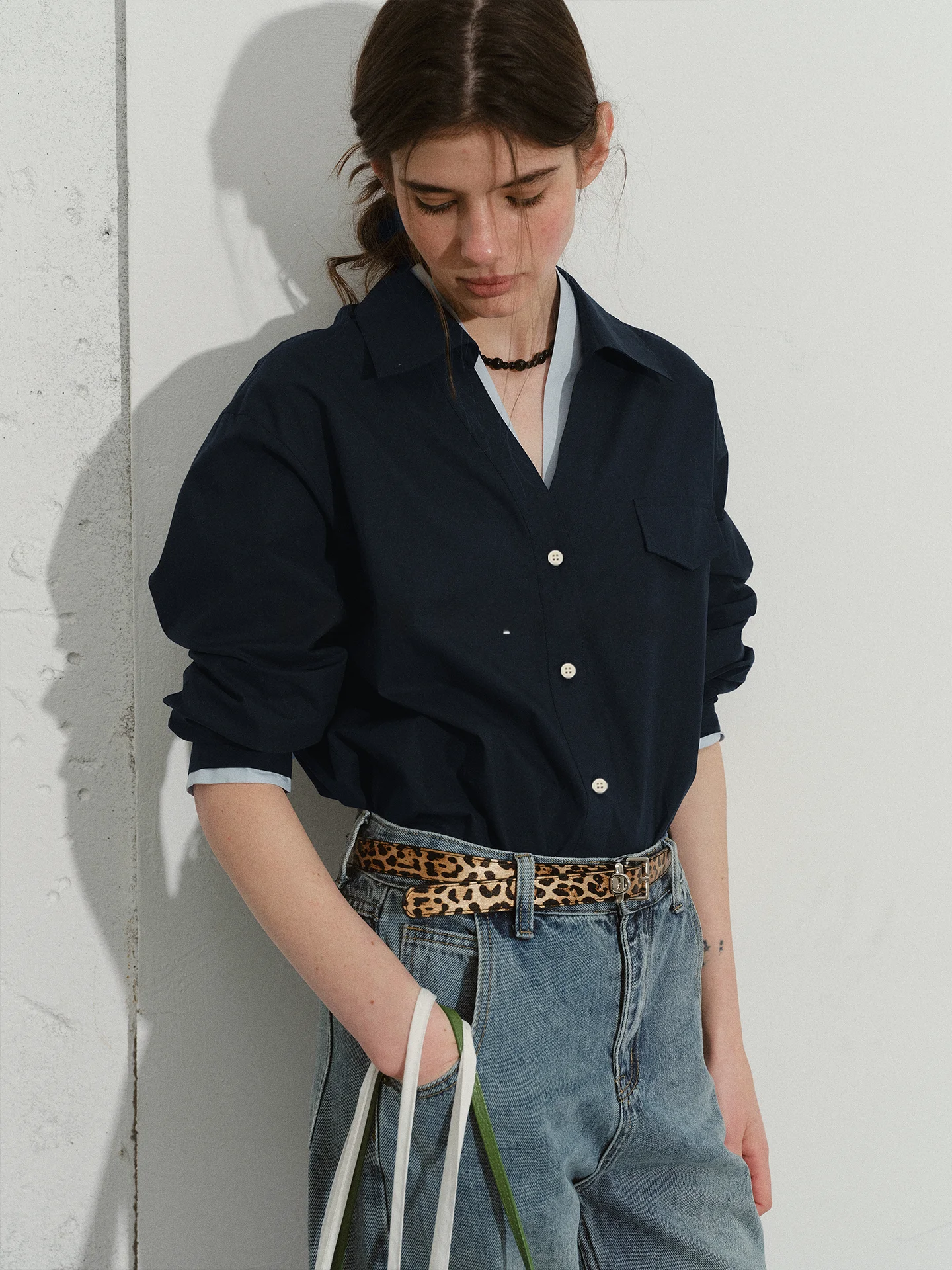 

Женская свободная блузка Lofi с длинным рукавом, новинка весны, из чистого хлопка, повседневный топ с цветовыми блоками, V-образный вырез, на пуговицах