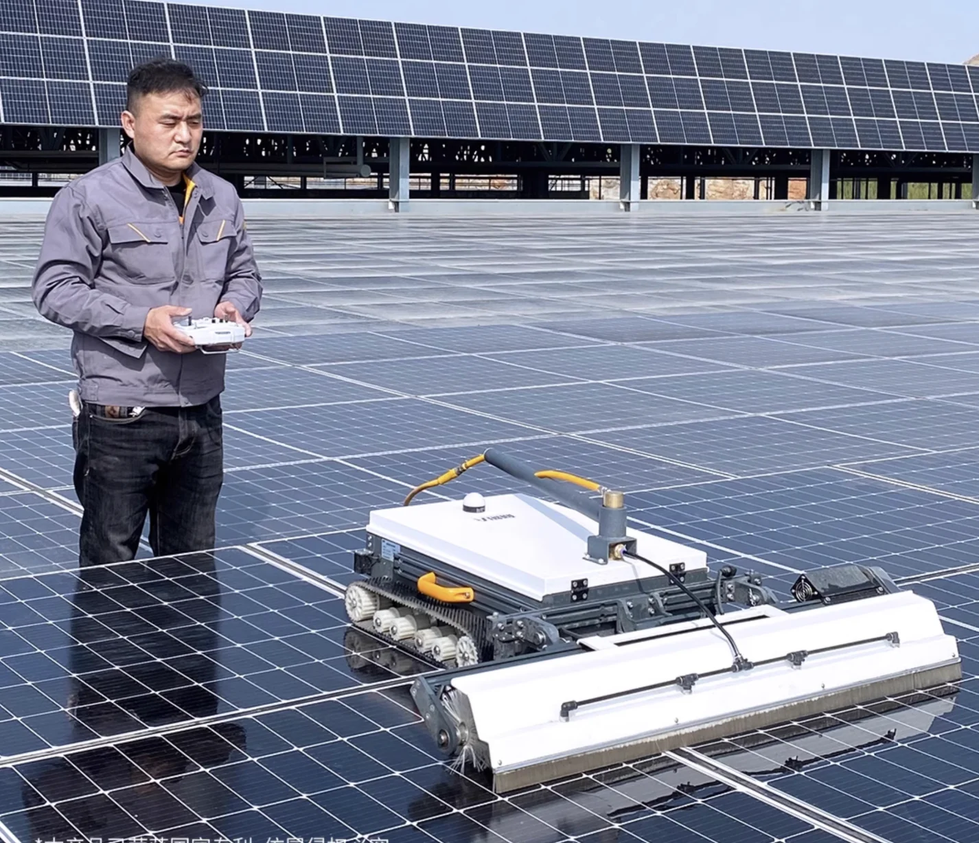 Ferngesteuerter Photovoltaik-Reinigungsroboter, Solarpanel-Reinigungswerkzeug für Photovoltaik-Kraftwerkzeuge