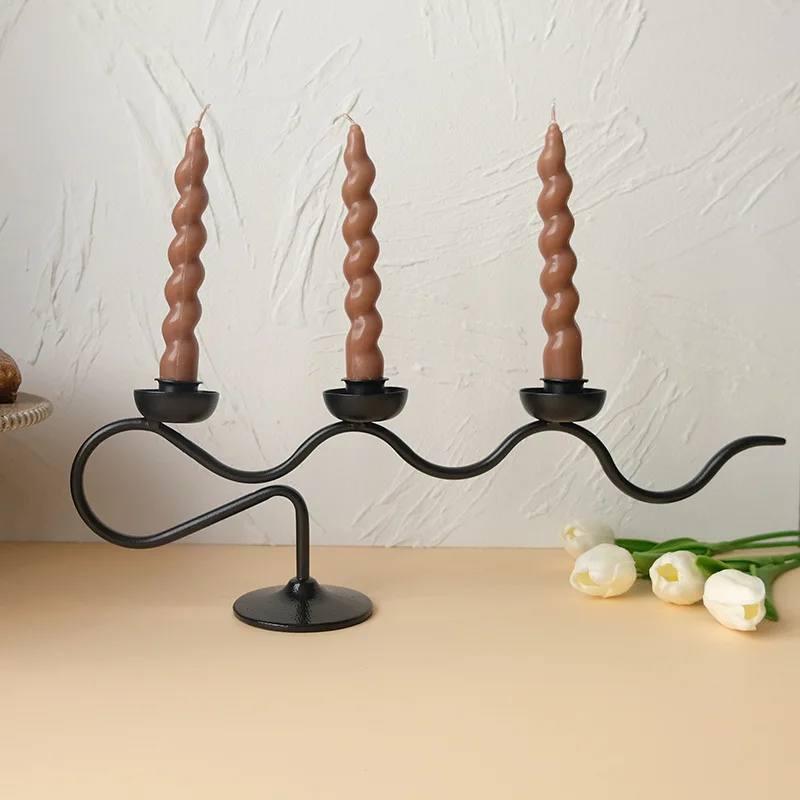 Modern simple wrought iron candle holder, home romantic atmosphere props, French entrance ornaments, ornaments, candle holders