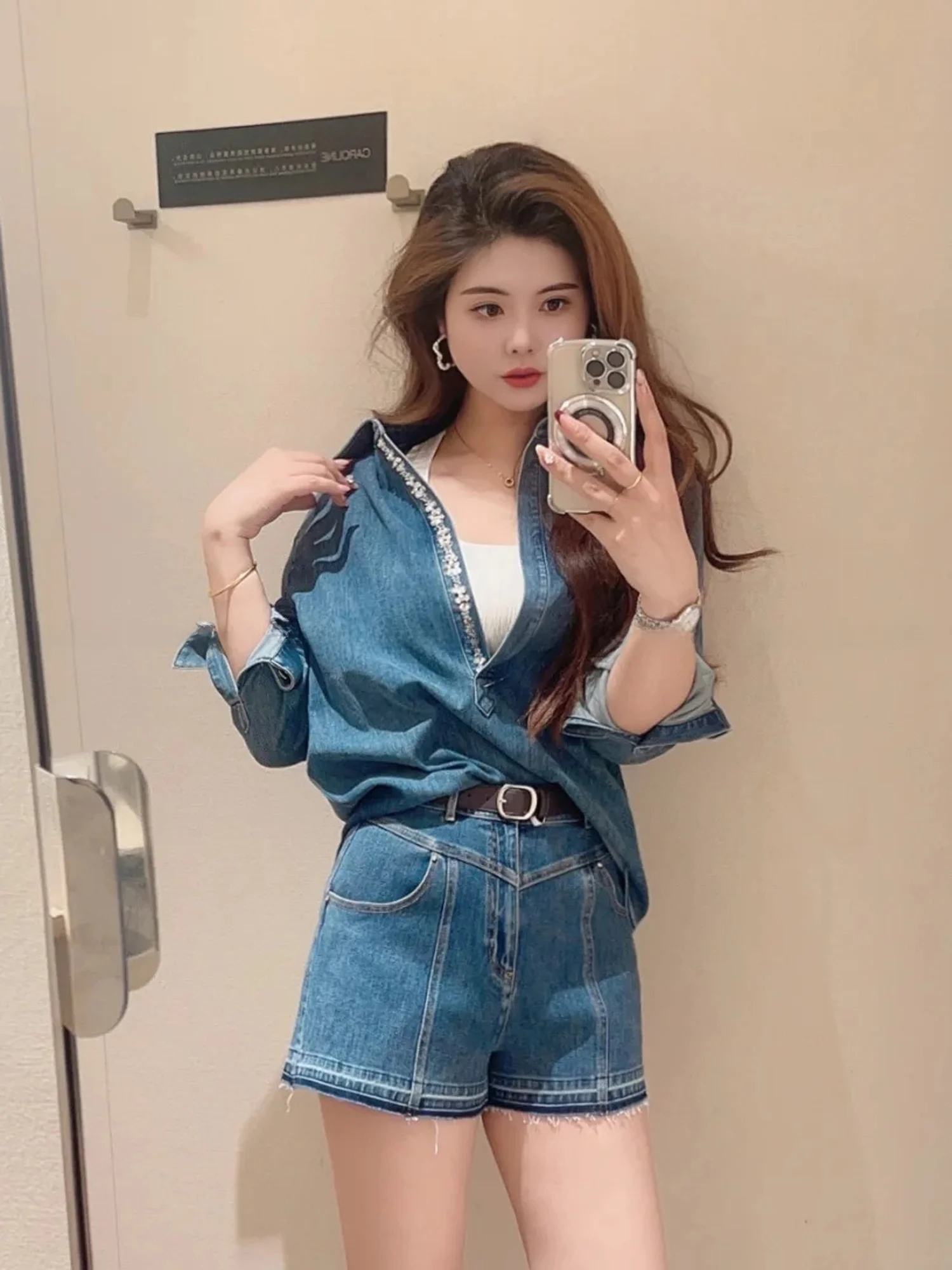 

Spring New Loose Casual Slim Fit V-Ne Diamond Embellied Denim Set ort Pants Long Sve Faionable Women's Two-Piece Suit