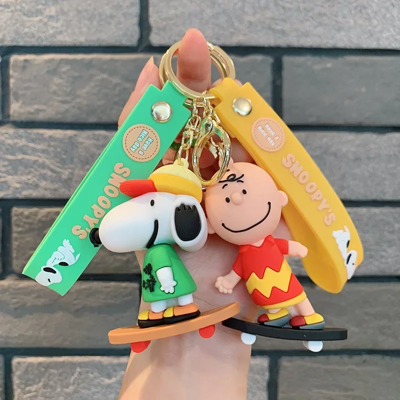 New Snoopy Keychain Cute Skateboard Snoopy Charlie Brown Figure Keyring Bag Pendent Car Key Chain Jewelry Toy Xmas Gift for Kids