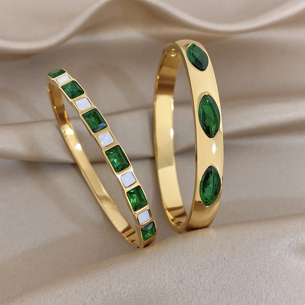Vintage grüner, quadratisch-ovaler Zirkonia-besetzter Edelstahl-Armreif für Damen, goldfarbenes, wasserdichtes Federarmband, Feiertags-Damenschmuck – Detail 2