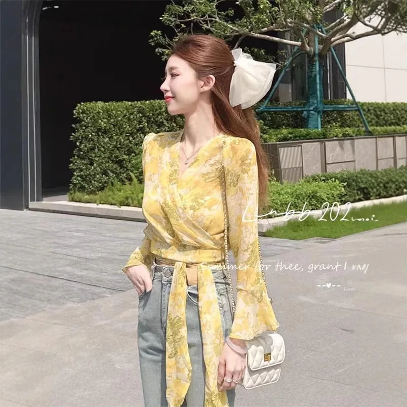 Modische Gedruckt Bogen Unregelmäßige Bandage Blumen Hemd Weibliche Kleidung 2025, Sommer Neue Casual Tops Flare Hülse Bluse