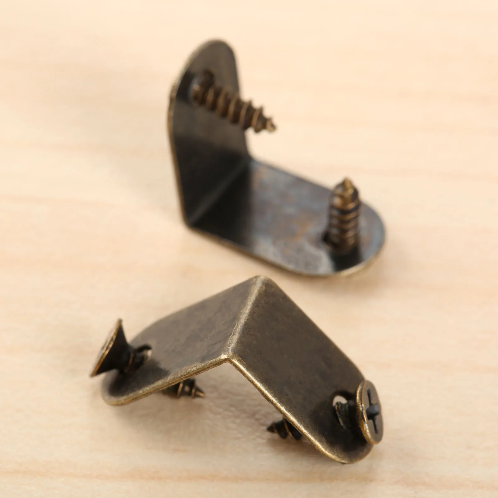 DRELD 20Pcs ตกแต่งเครื่องประดับโบราณไวน์ของขวัญกล่องไม้กรณี Protector Guard Bronze ตกแต่งโต๊ะ15*9มม.