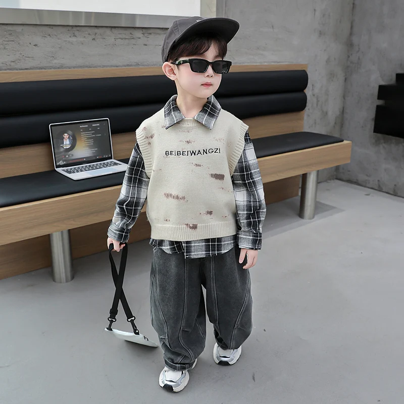 

Модный осенний комплект для мальчиков 2025: Новый вязаный костюм из двух предметов, трендовый жилет и футболка для детей, весна-осень, повседневный спортивный стиль