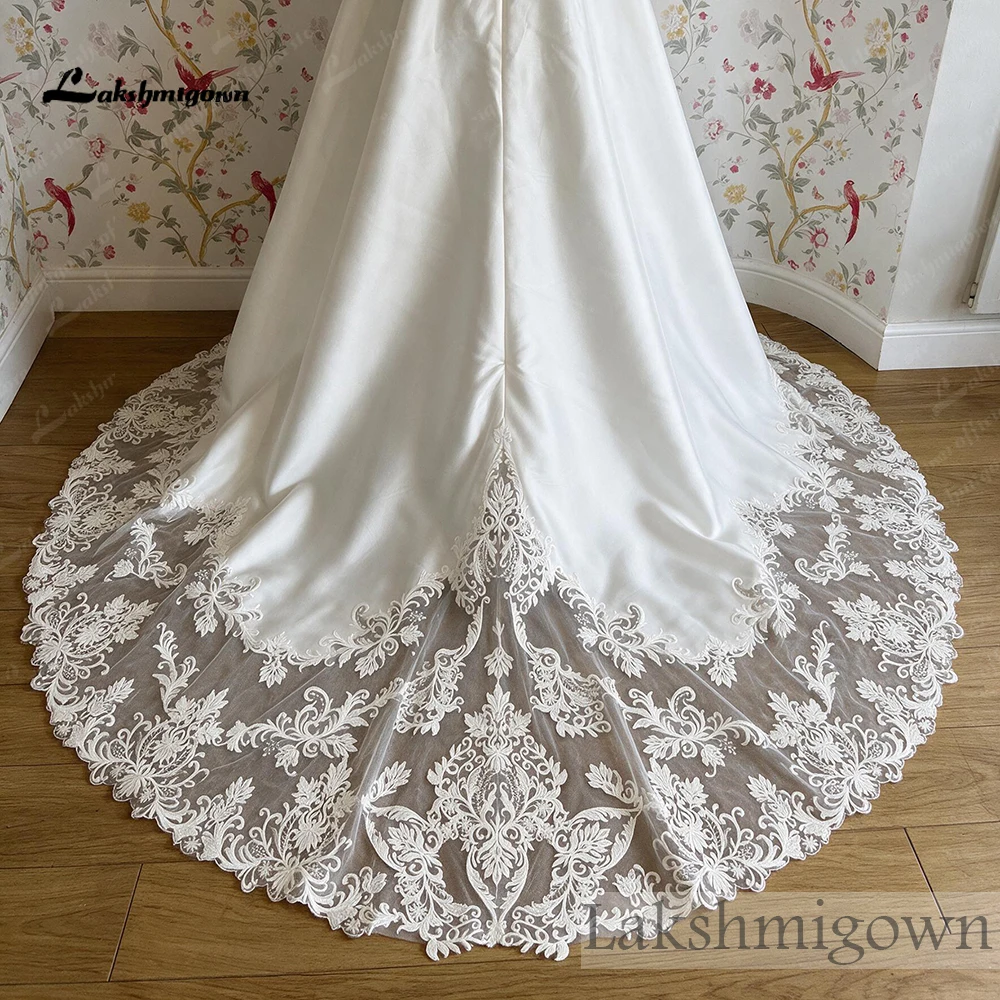 Lakshmigown Brautkleid mit tiefem V-Ausschnitt, Spaghettiträgern, Perlenbesatz, Spitze, Illusion-Oberteil, Satin und Spitzen-Schleppe, nach Maß gefertigt – Detail 9