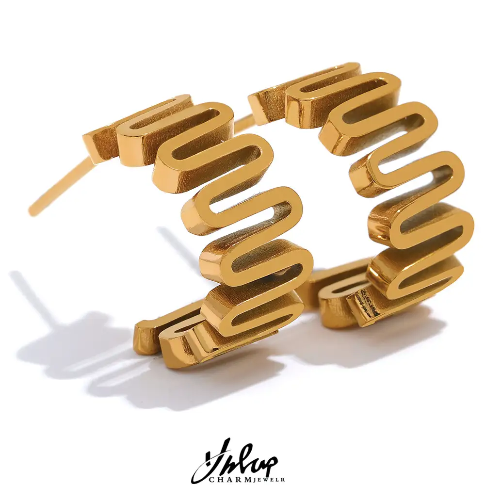 Yhpup minimalist isches Metall verdreht Gold Farbe Edelstahl geometrische kleine Creolen rostfreie Mode Vintage Chic Schmuck