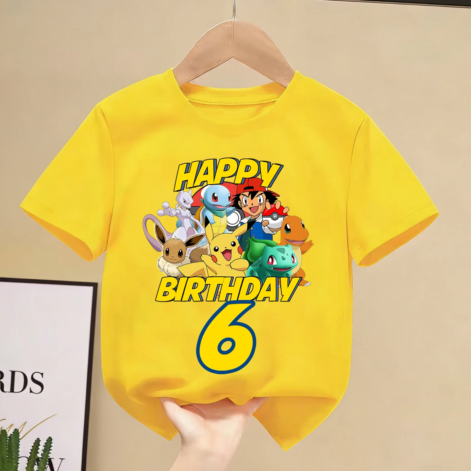 

Футболка с изображением покемонов на день рождения для детей, футболка с изображением Пикачу, аниме-футболка, одежда с мультяшными персонажами Kawaii, детская желтая одежда с круглым воротником, подарок