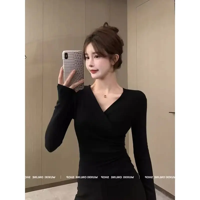 V-neck Cross Design Long-sleeved T-shirt for Women Early Spring New Slim Fit Inner Top