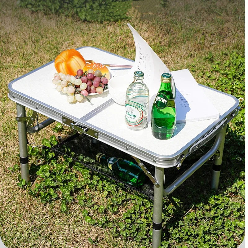 Outdoor faltbarer tragbarer Campingtisch Wandern Campingausrüstung Campingtisch Multifunktionaler Picknicktisch aus Legierung