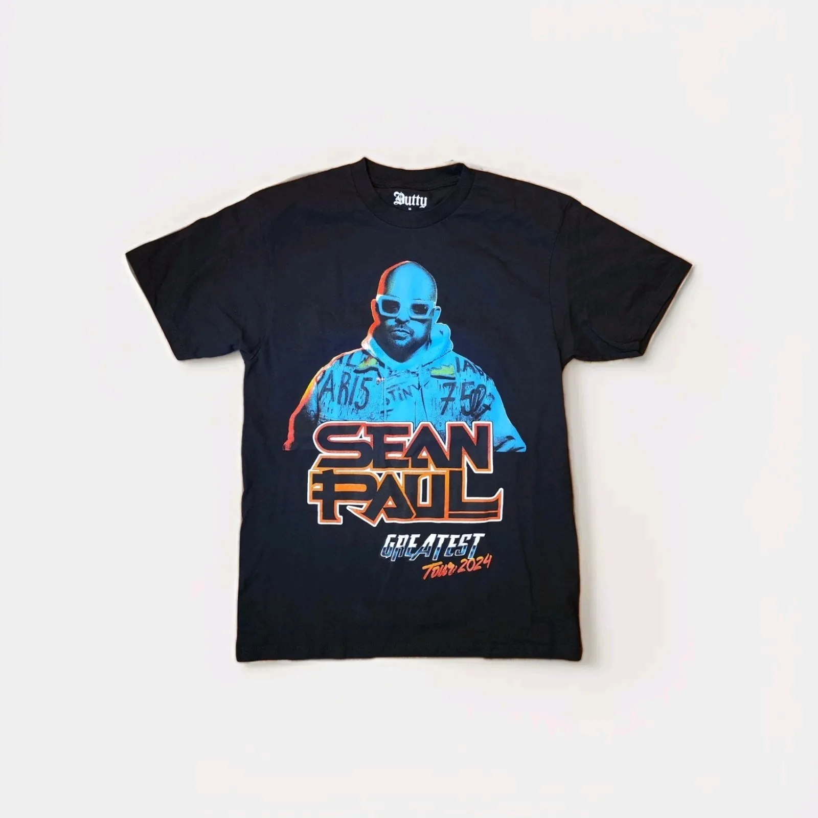 ΠΠΎΠ½ΡΠ΅ΡΡΠ½Π°Ρ ΡΡΡΠ±ΠΎΠ»ΠΊΠ° Ρ ΠΊΡΡΠ³Π»ΡΠΌ Π²ΡΡΠ΅Π·ΠΎΠΌ Sean Paul Greatest Tour 2024, ΡΠ΅ΡΠ½Π°Ρ ΠΌΡΠΆΡΠΊΠ°Ρ M ΠΠΎΠ½ΡΠ΅ΡΡΠ½Π°Ρ ΡΡΡΠ±ΠΎΠ»ΠΊΠ° Ρ ΠΊΡΡΠ³Π»ΡΠΌ Π²ΡΡΠ΅Π·ΠΎΠΌ Sean Paul Greatest Tour 2024, ΡΠ΅ΡΠ½Π°Ρ ΠΌΡΠΆΡΠΊΠ°Ρ M