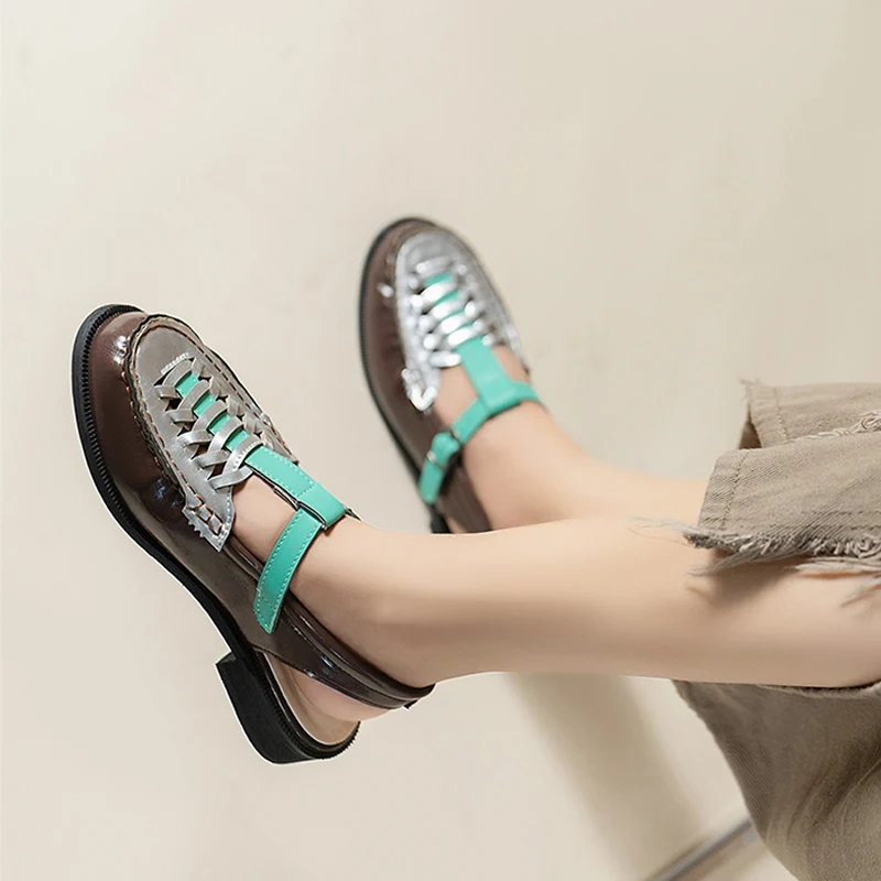 Metal Big Toe Loop Ladies Flat Sandals 2024 Square Head Open Toe Cross Strap Flatfrom Summer New Leisure Sandal Shoes For Women