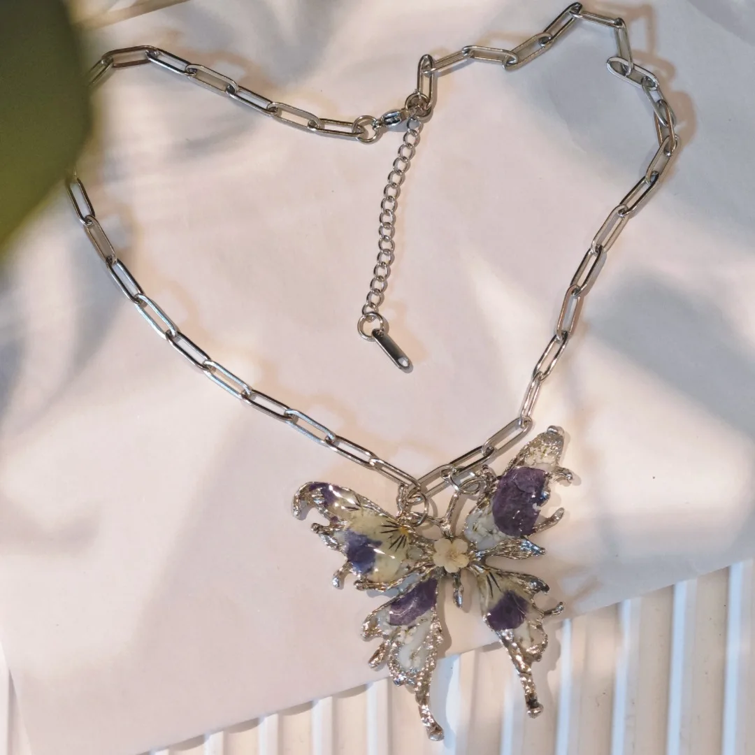 

3268 Wholesale Handmade Butterfly Exaggerated Necklace Fashion Creative Real Flower Accessories Collarbone Chain Christmas Gift