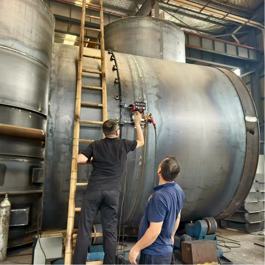 

Новый удобный робот для сварки вертикальных труб Mig Сварочный трактор из нержавеющей стали с полным приводом из алюминиевого сплава