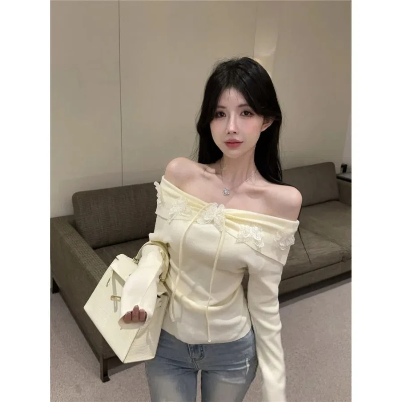 

Французский стиль Pure Desire с подвесным воротником и бабочкой на одно плечо, вязаный свитер с длинными рукавами, облегающий плиссированный топ для женщин