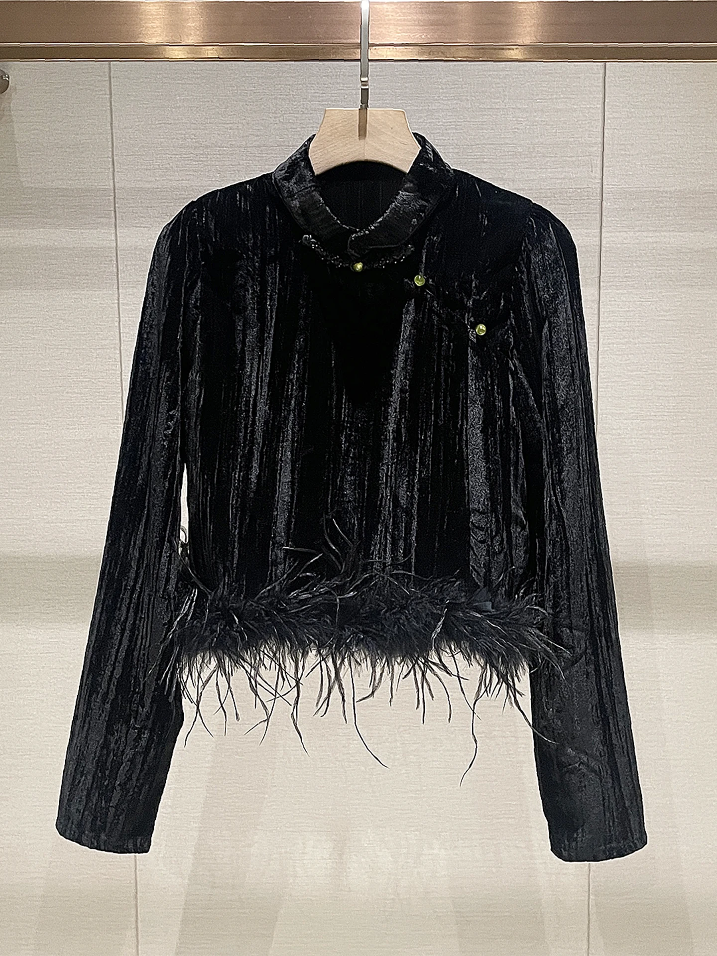 

Бархатная отделка с перьями irt ort Svel Ele Sle Slim Fit, внутренняя одежда Bla Color, весна 2026, женская мода