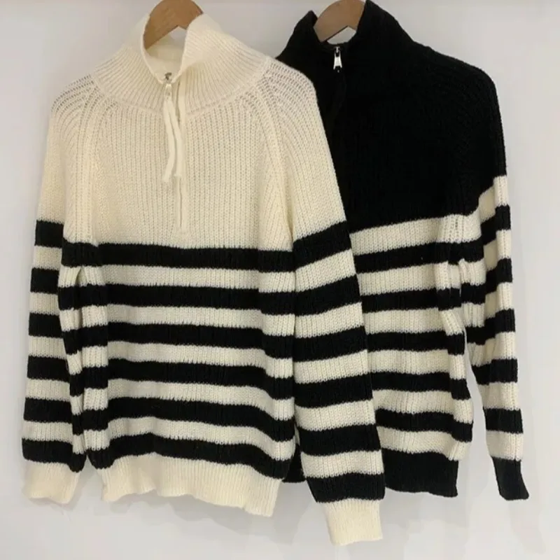 เสื้อสเวตเตอร์ผู้หญิงสไตล์ลำลองสำหรับฤดูใบไม้ร่วงและฤดูหนาว ทรงหลวม คอปกใหญ่ ลายทาง ผ้าถักอุ่นสบาย เหมาะสำหรับใส่เที่ยวหรือเดินทางไปทำงาน