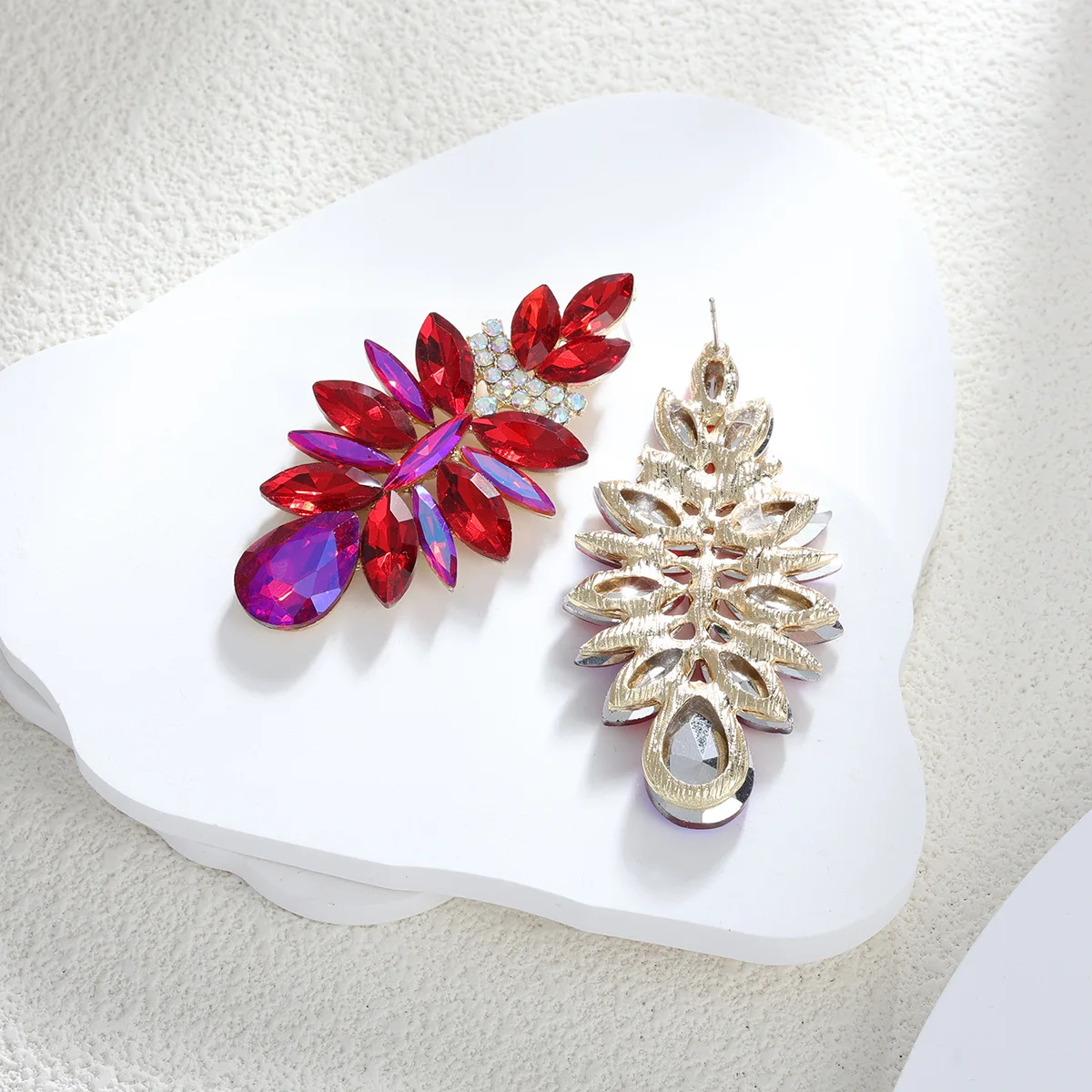 Niche new in high-end women\'s earrings super sparkling drop shaped earrings for women alloy rhinestone flower gorls jewellery