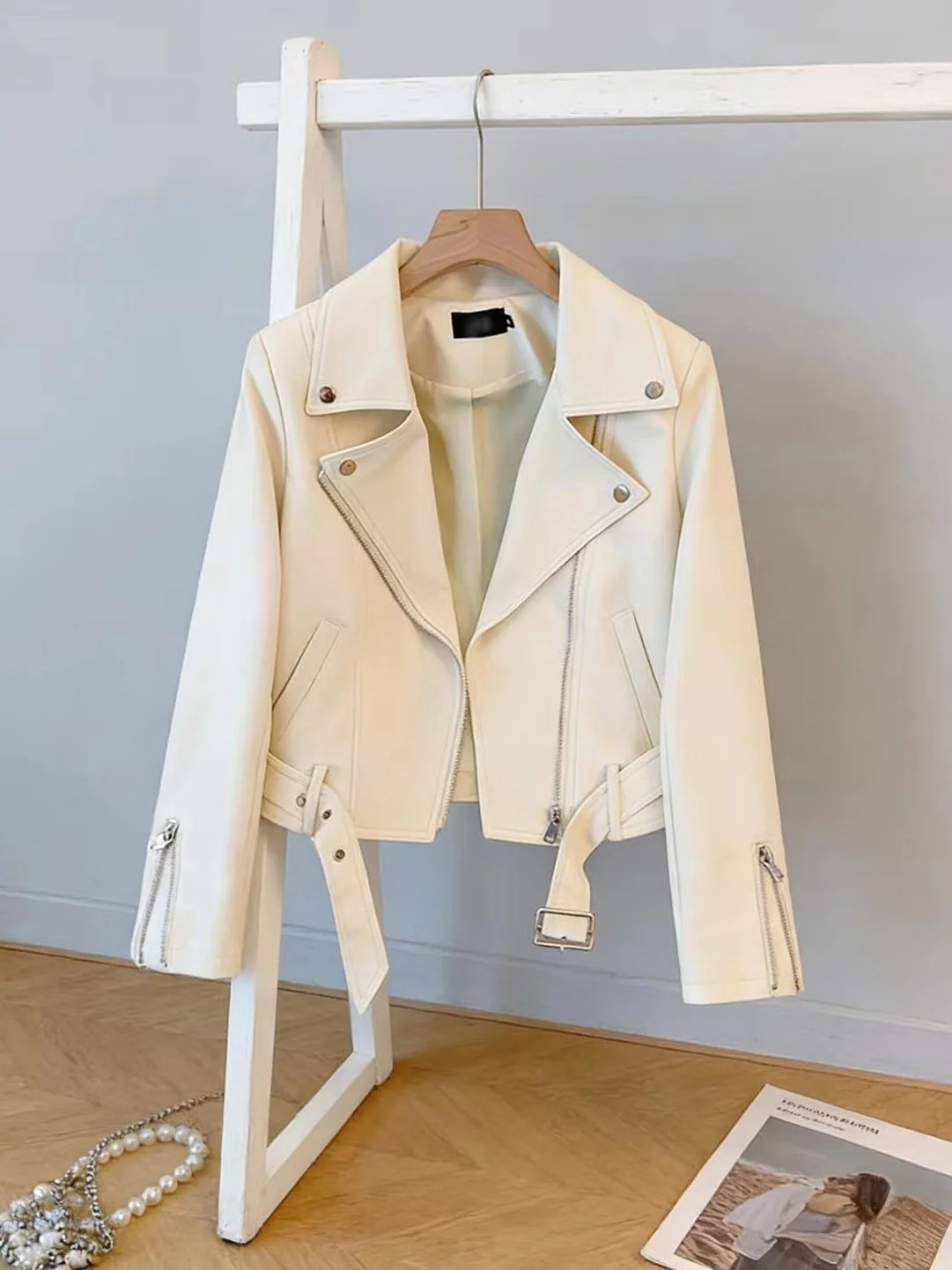 

Short Style Women's Leather Jacket in Beige Color Retro American Design PU Leather Coat Spring New Arrival Fashion Trend