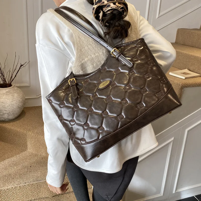 

2025 Autumn Winter Casual Tote Bag, Chic Shoulder Purse for Women, Minimalist Crossbody, Versatile Day to Night Bag, Textured