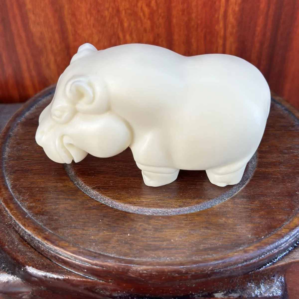 Ivory Nut Carved Hippo Figurine 8.55.54.5cm Desktop Home Living Room Tea Pet Craft Ornament Collectible Table Decor