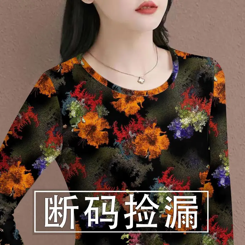 Autumn Winter Long Sleeved T-shirt for Women Round Neck Thin Cut Western-style Floral Top Slimming Off for Women Wearing Outside