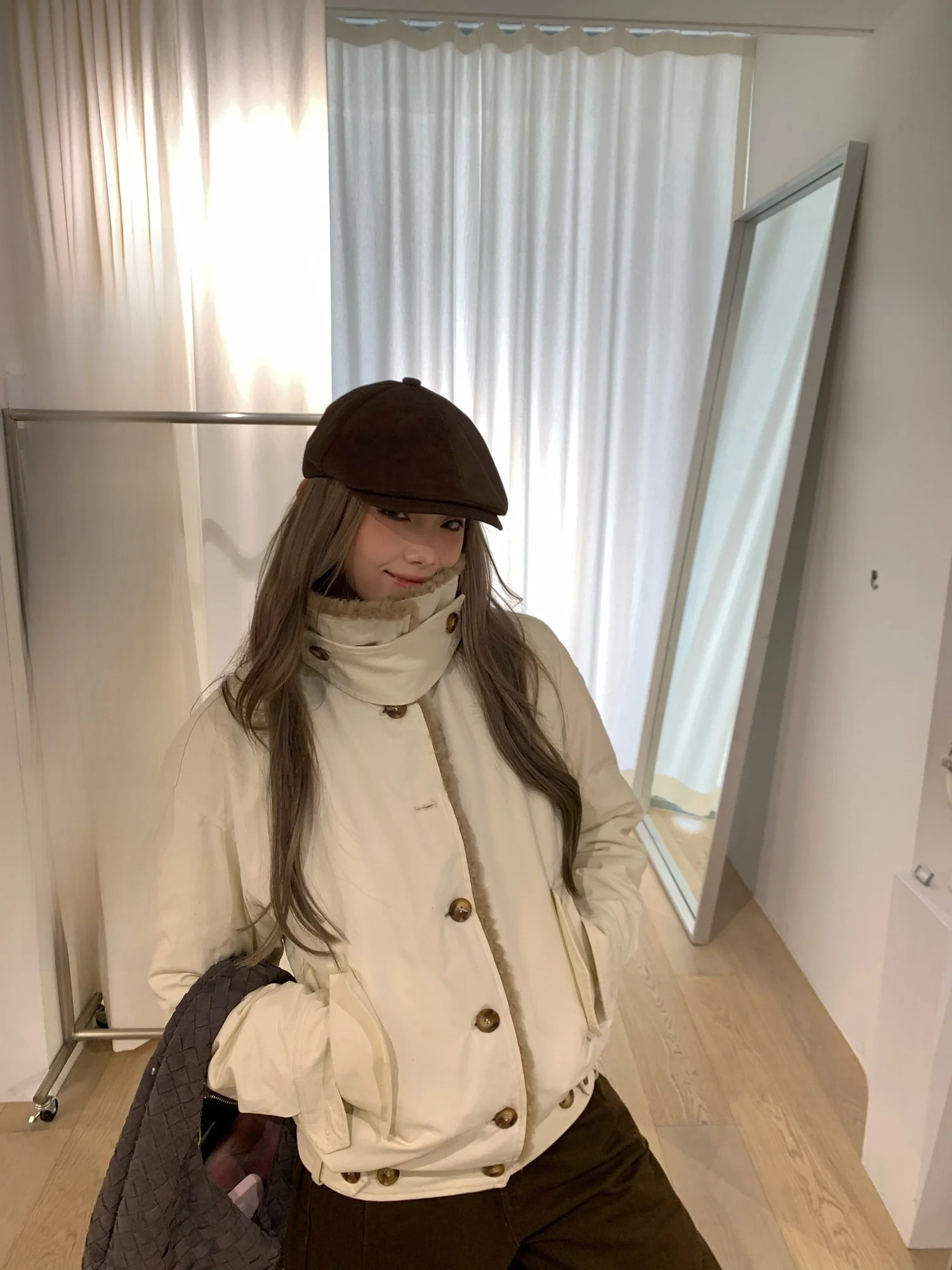 

Теплая женская зимняя куртка с воротником из овечьей шерсти, комбинированная, с отложным воротником, утепленная хлопком и нейлоновым волокном, женская зимняя верхняя одежда