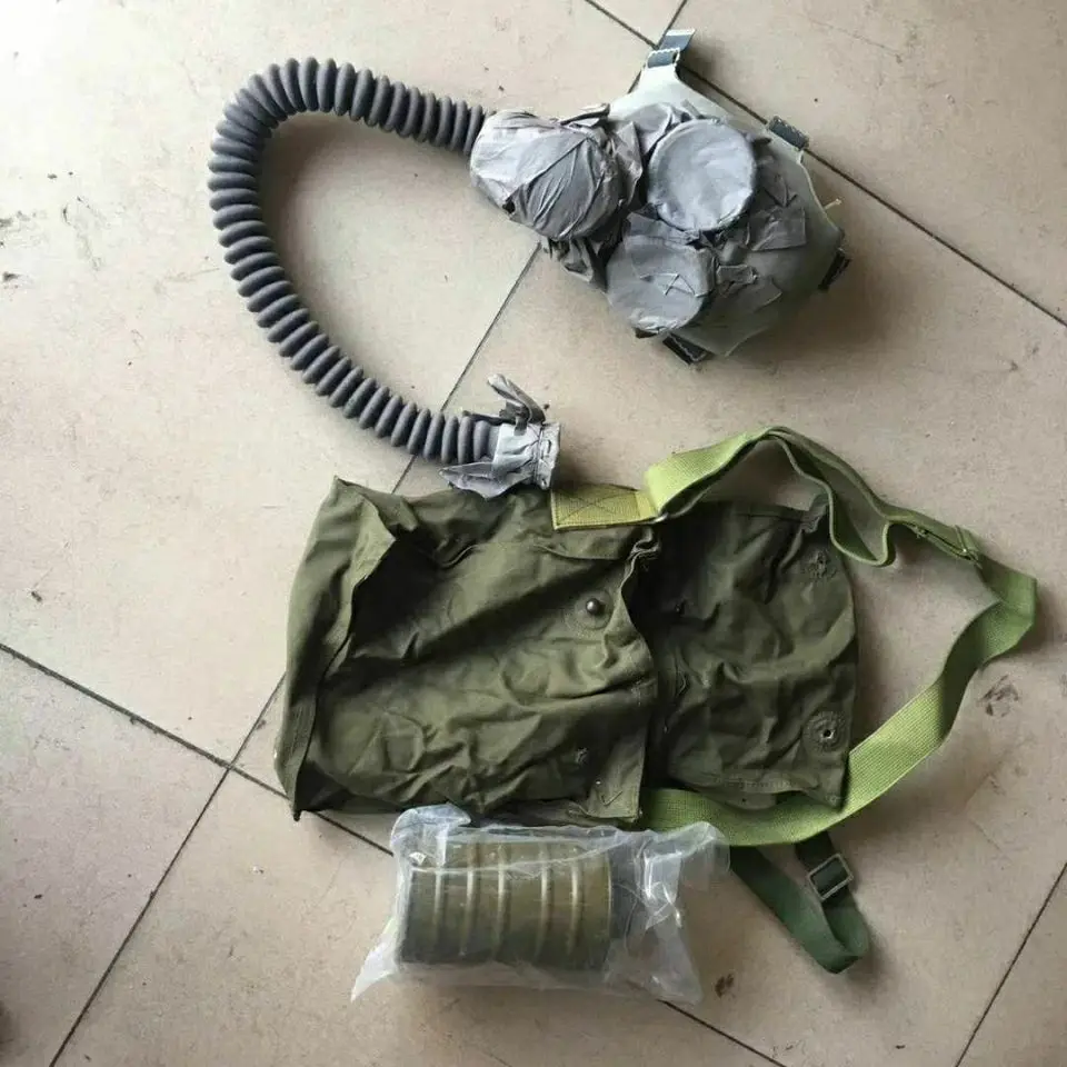 فائض عسكري حقيقي أصلي للجيش الصيني نوع الميداني 64 قناع 1965 مع حقيبة