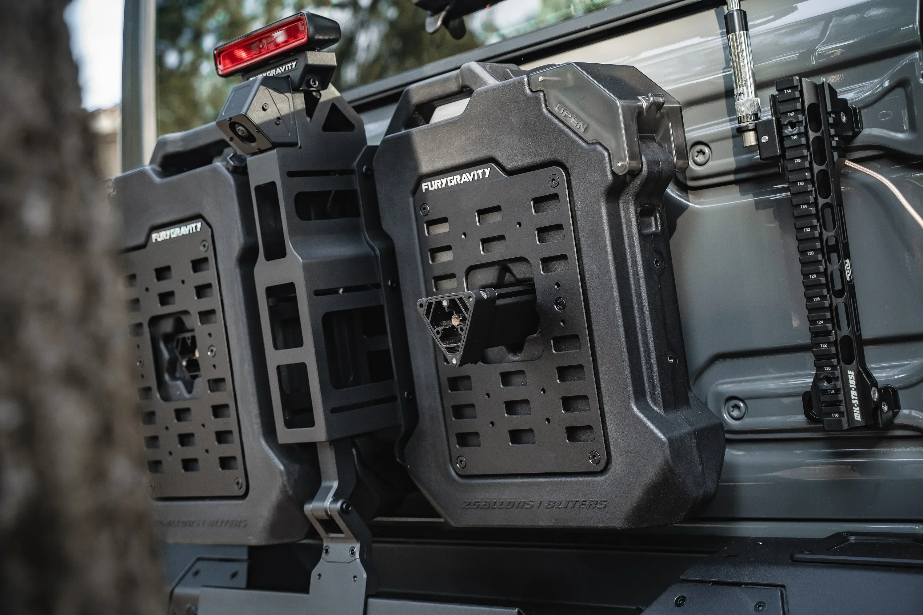 

Factory Hot Selling Furygravity Tailgate Equipment with 8L oil boxes, high brake light rack for Wrangler