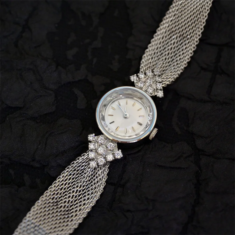 Retro High-value Women's 2025 New Genuine Light Niche Retro High-end Quartz Watch