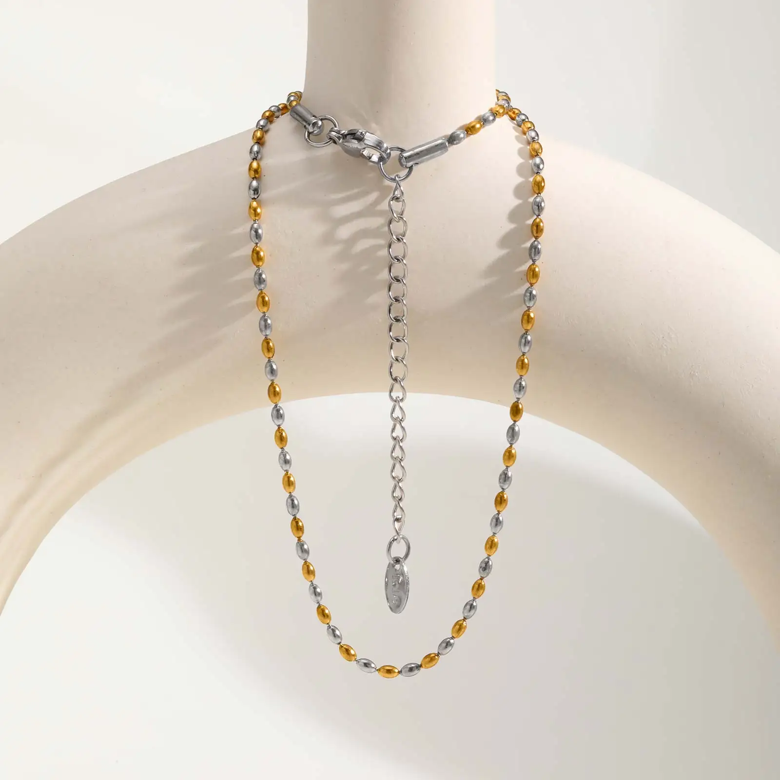 18 Karat vergoldete zweifarbige ovale Perlenkette für Damen, Schlüsselbein-Halskette aus Edelstahl, Modeschmuck-Geschenk – Detail 9