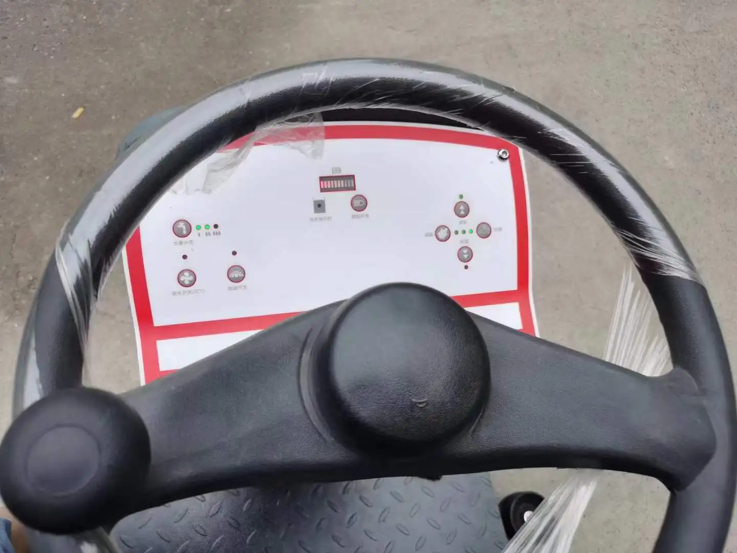 860 Dual Brush Driving Floor Scrubber