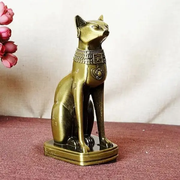 

Fashion Metal Bastet Statue Egyptian Cat God Figurine Cat in Ancient Egypt Metal Sculpture Home Desk Office Decor Gift