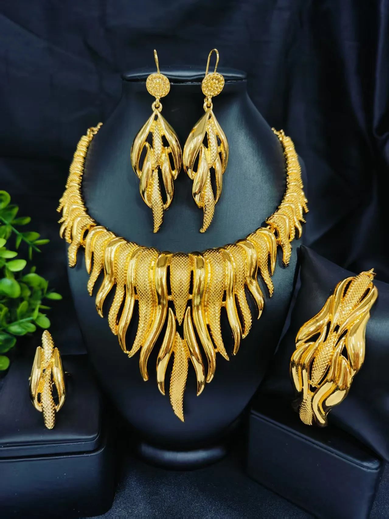 Retro Fashion Four Piece Jewelry Set Super Large Size Gold Plated Earring Necklace Ring Bracelet Brass Middle East Wedding Jewel