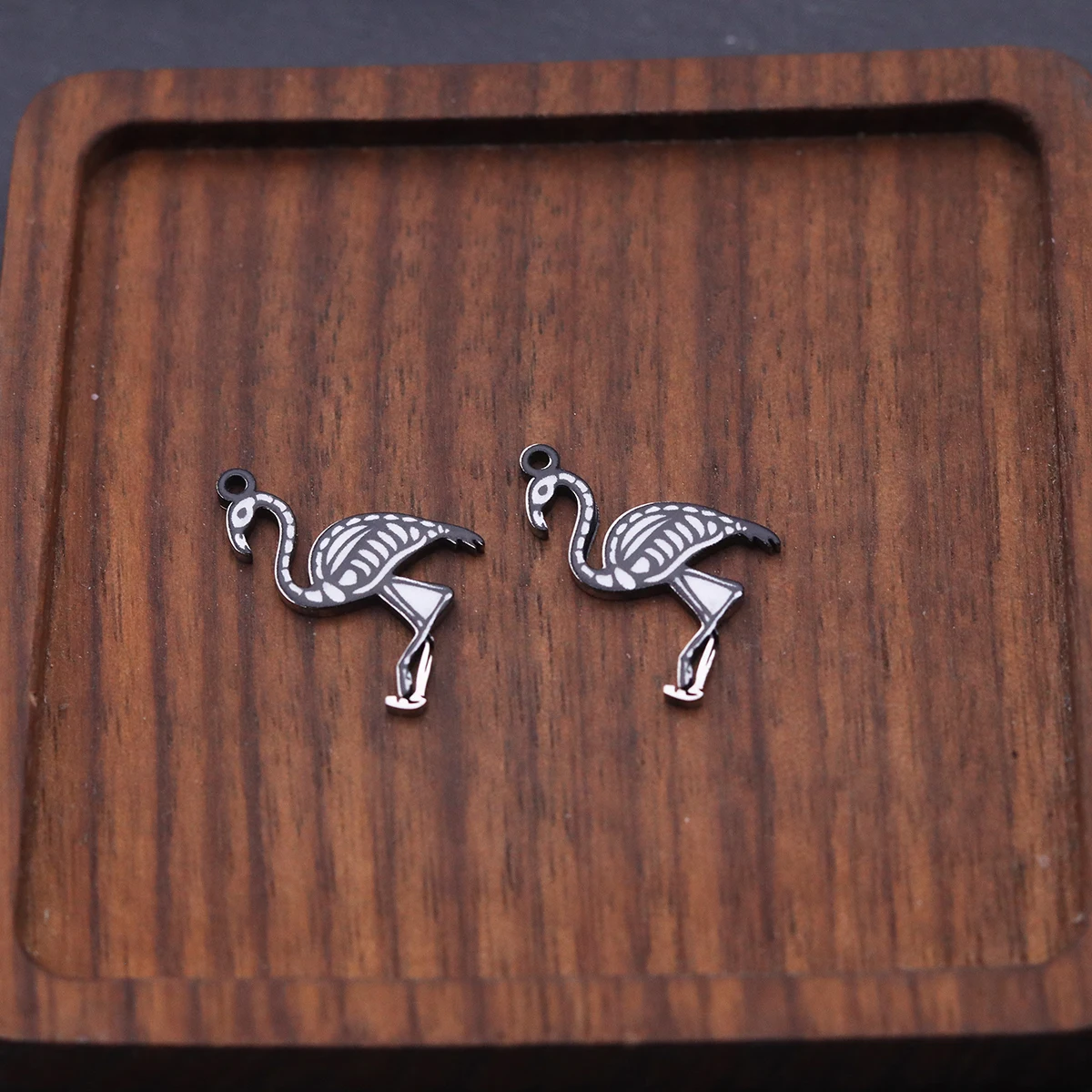 2 قطعة/الوحدة الفولاذ المقاوم للصدأ فلامنغو قلادة جالبة للحظ لصنع المجوهرات العصرية قلادة سوداء موضوع الحيوان هالوين لتقوم بها بنفسك الملحقات #4