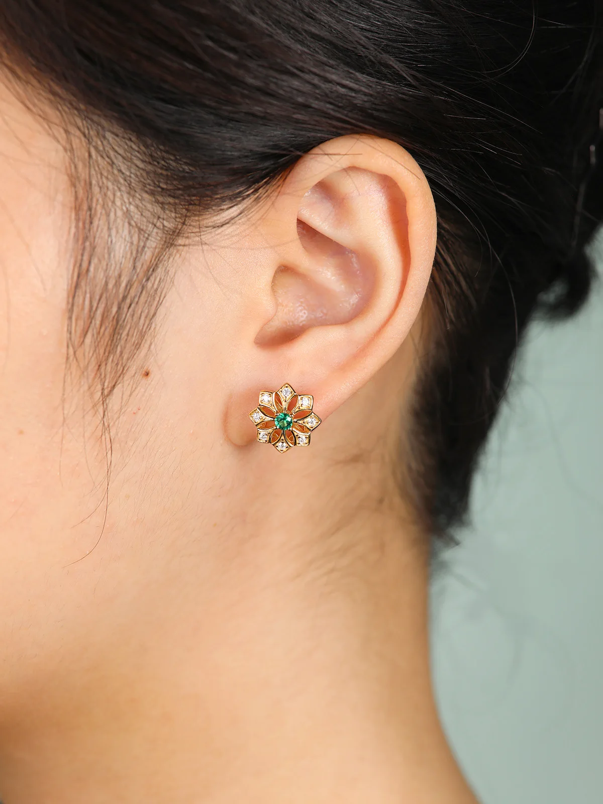TYYL Lab Grown Emerald Moissanite Hollow Flower 925 Silver Stud Earrings for Women Wedding Gift Luxury Trendy Ear-pins Jewelry