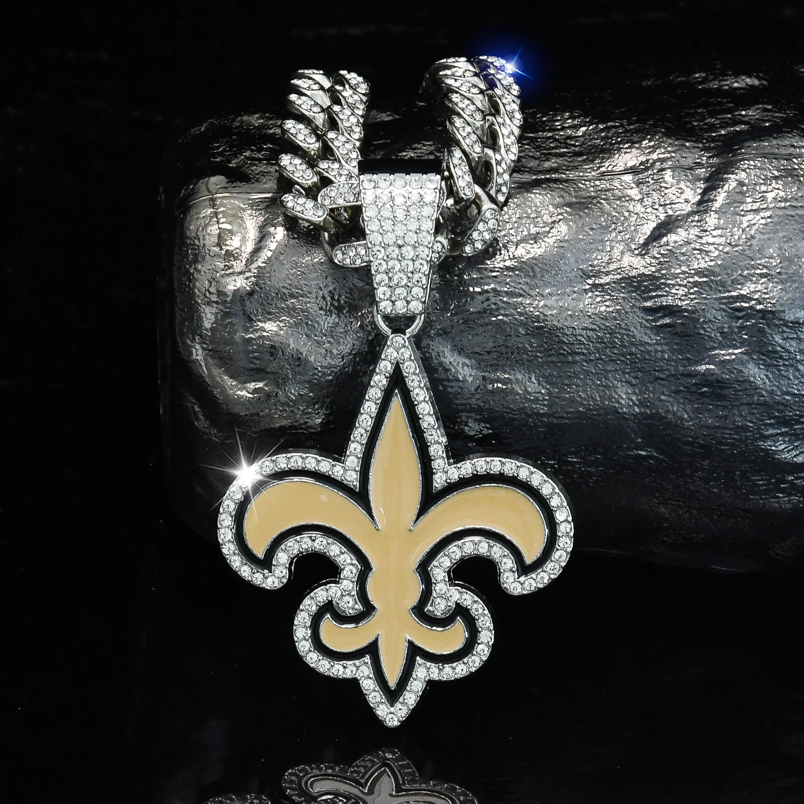 Hot Selling NFl New Saints Pendant Design with Full Rhinestone Cuban Chain Punk Jewelry for Mens Sport Game