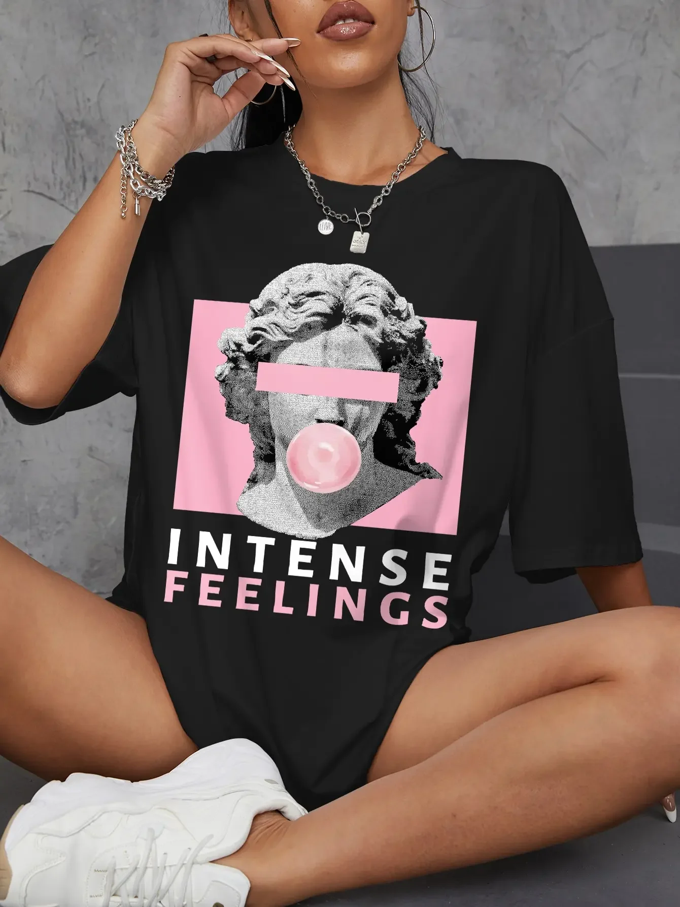 Camisetas Femininas Intense Feelings: A Melhor Escolha para o Estilo Street Hip Hop no Verão