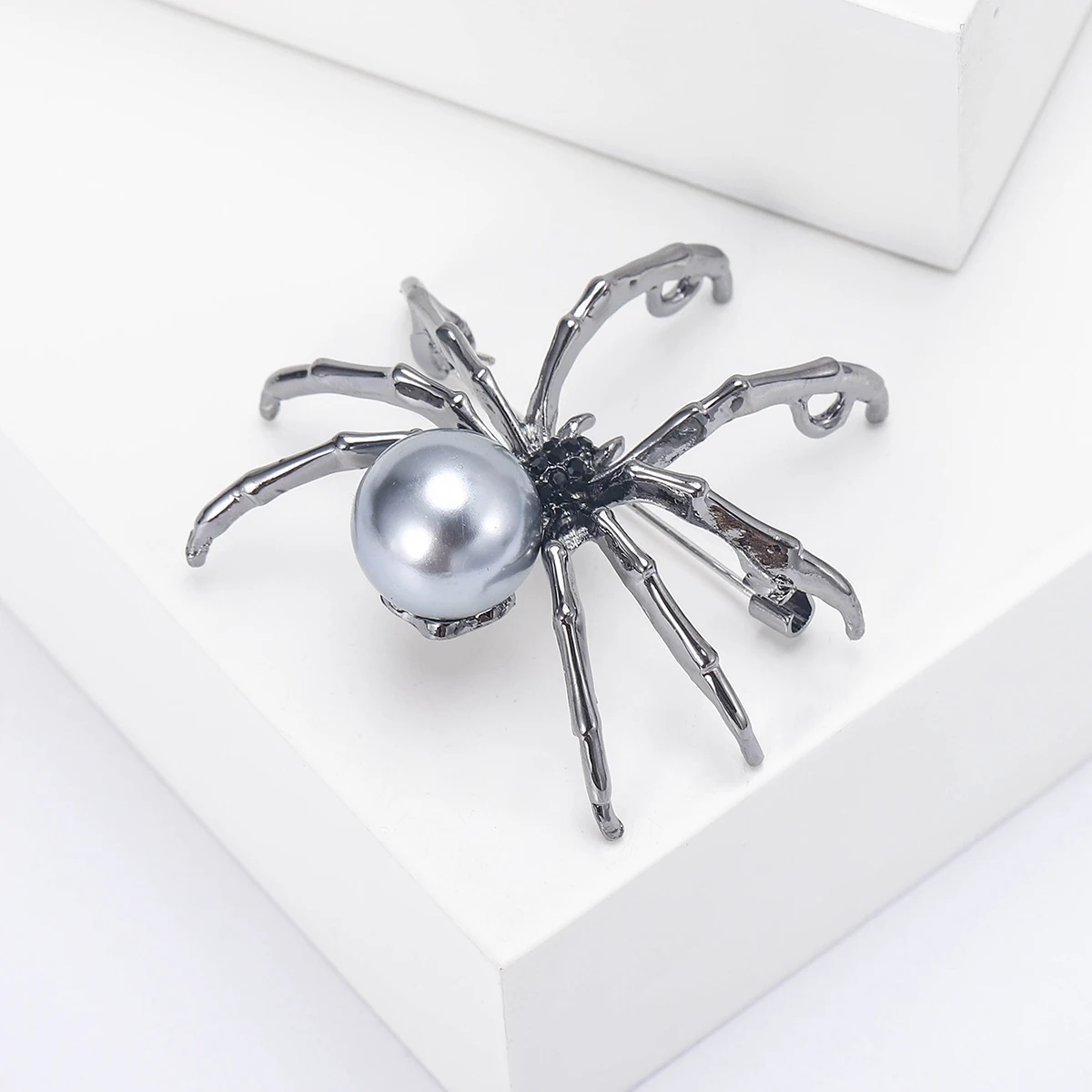 Beautiful Fashion Spider Brooches for Women Unisex Halloween Insect Pins Multi-color Available Holiday Party Accessories Gifts