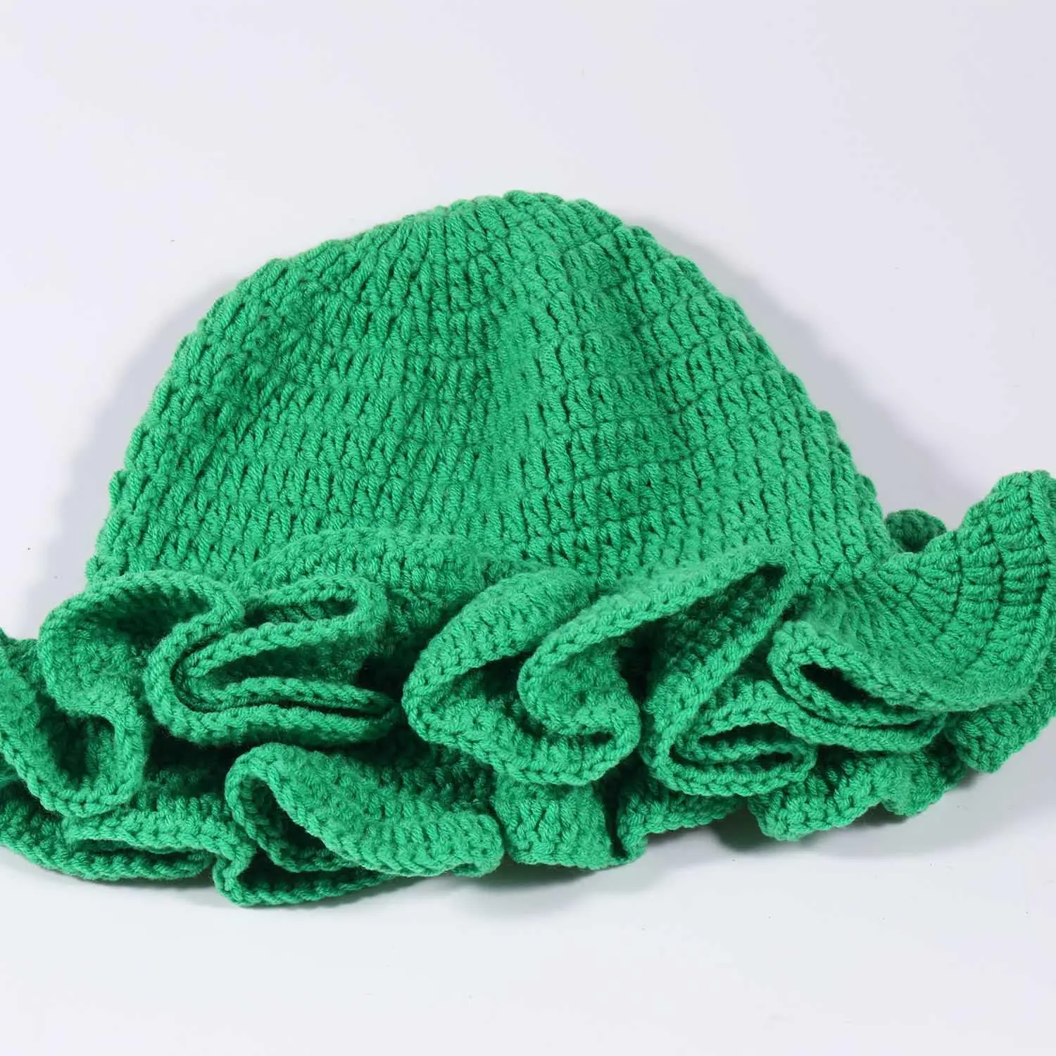 قبعة متماسكة يدويًا بلون سادة على الطراز البوهيمي مع تصميم مجوف ومكشكش على شكل دلو قبعة صياد السمك